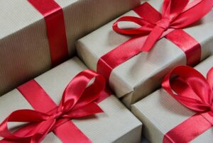 pakowanie prezentów świątecznych