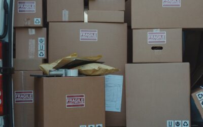 Kątownik ochronny – jak skutecznie zabezpieczyć towar podczas transportu i magazynowania